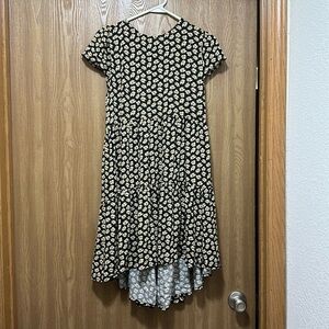 A black dress with yellow daisy’s